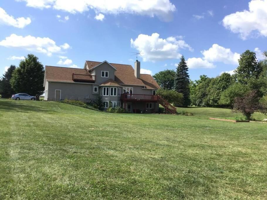 Vila House On Grass Runway With Fly-In/Fly-Out Access Tecumseh Exteriér fotografie