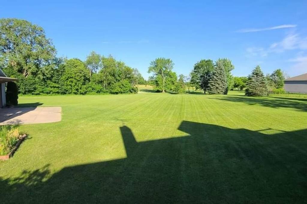 Vila House On Grass Runway With Fly-In/Fly-Out Access Tecumseh Exteriér fotografie