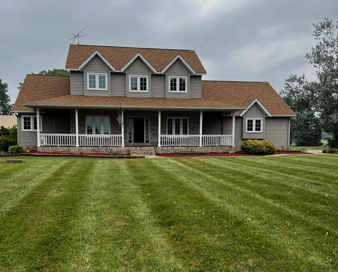 Vila House On Grass Runway With Fly-In/Fly-Out Access Tecumseh Exteriér fotografie