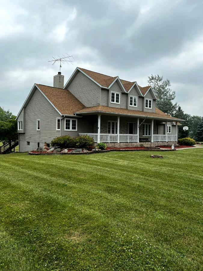 Vila House On Grass Runway With Fly-In/Fly-Out Access Tecumseh Exteriér fotografie