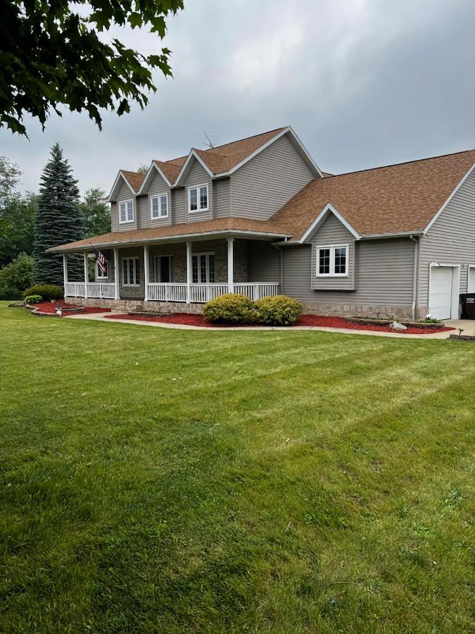 Vila House On Grass Runway With Fly-In/Fly-Out Access Tecumseh Exteriér fotografie
